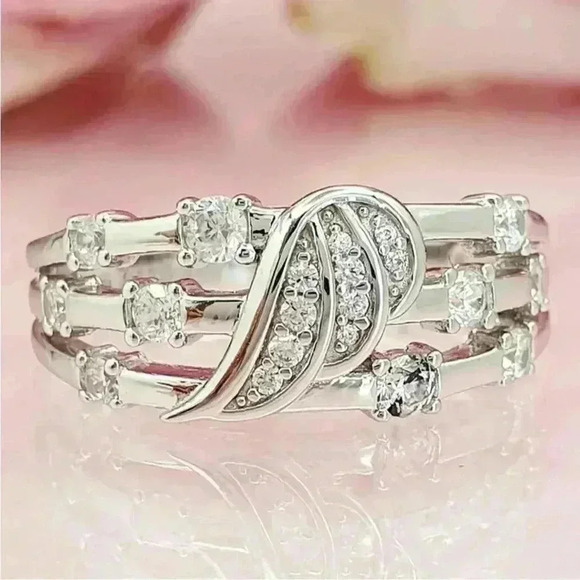 Beautiful 925 Silver White Sapphire Angel Wing Ring - Picture 1 of 4